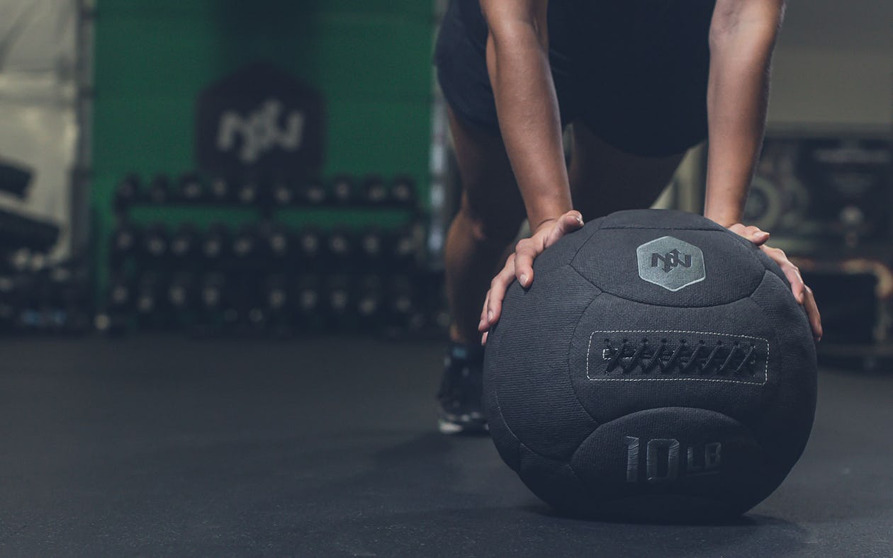 The Medicine Ball – An Ultimate Guide To The Oldest Training Tool