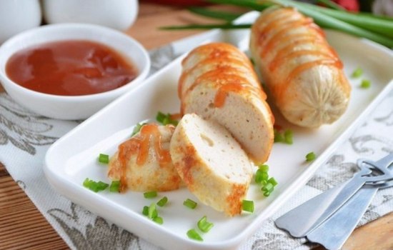 Колбаски из куриного фарша – полезная альтернатива сосискам. Подборка рецептов колбасок из куриного фарша со специями